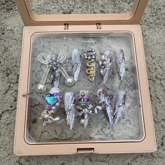 Other - Elegant Rhinestone and Pearl Press On Nail Set